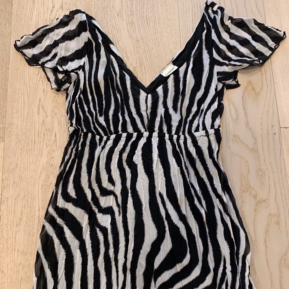 FREDERICK'S Of Hollywood Zebra print Blouse Small.